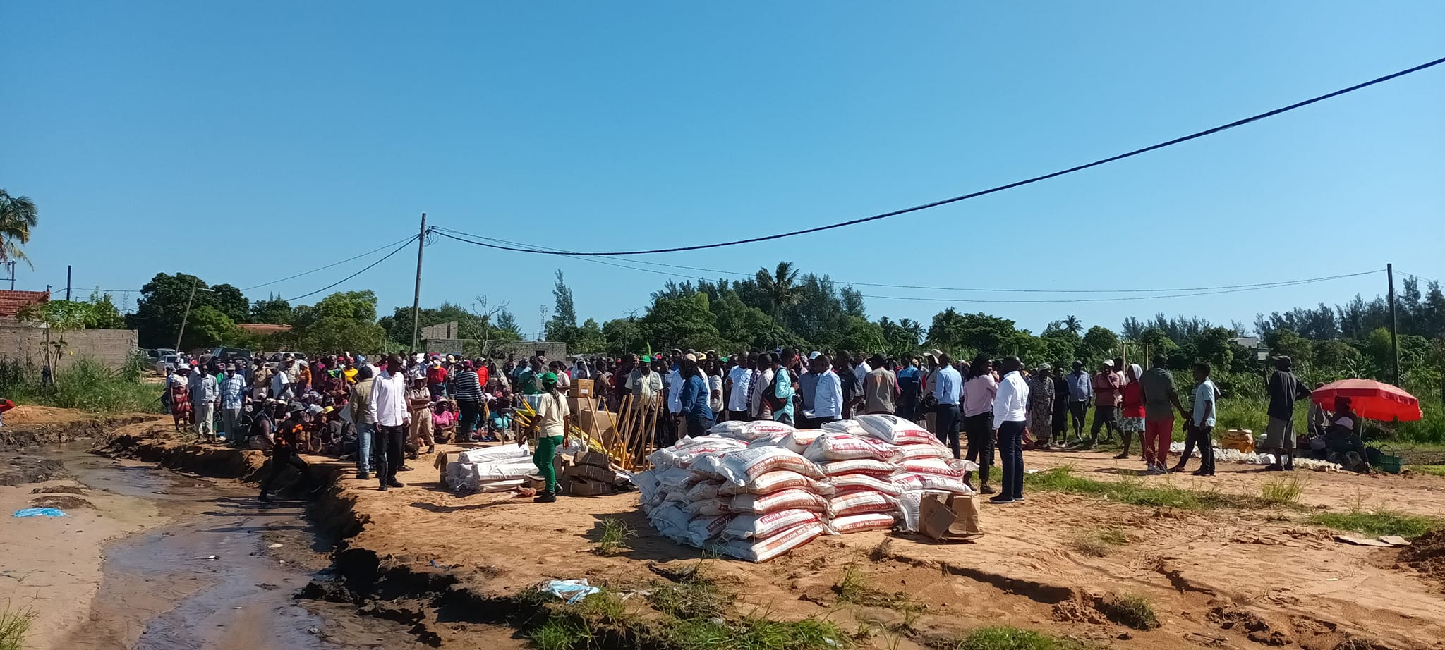 Na Cidade de Maputo, AGRICULTORES VÍTIMAS DAS INUNDAÇÕES RECEBEM INSUMOS AGRICOLAS